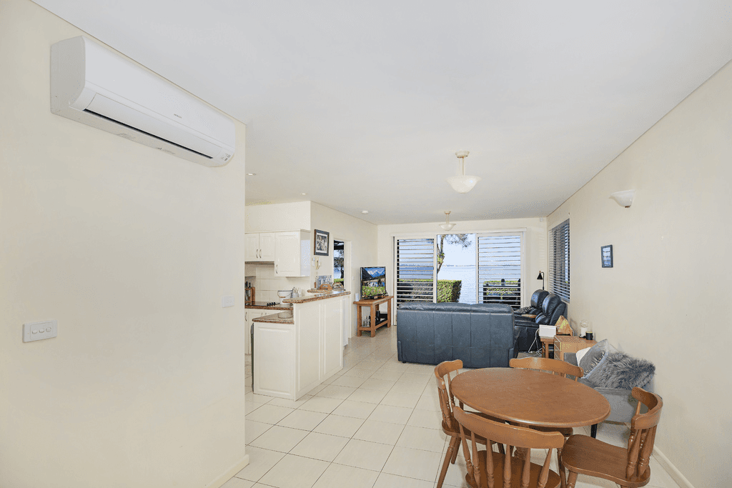 2/8 Ambrose Street, CAREY BAY, NSW 2283