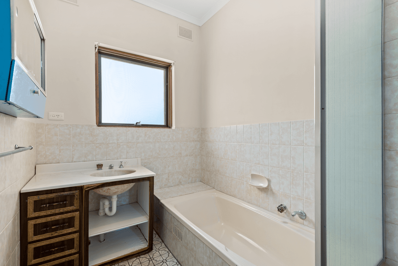 2 Greenfield Crescent, WEST LAKES SHORE, SA 5020