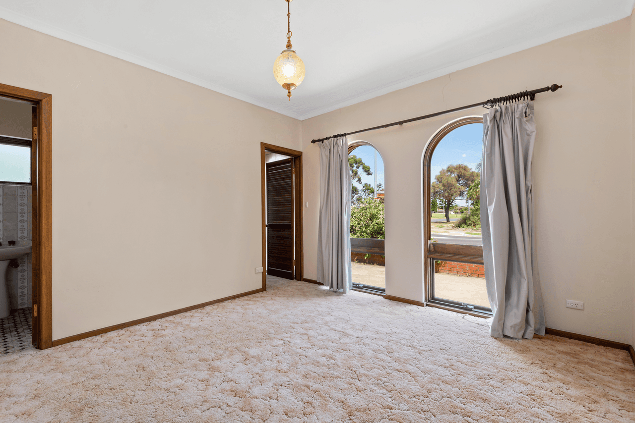 2 Greenfield Crescent, WEST LAKES SHORE, SA 5020