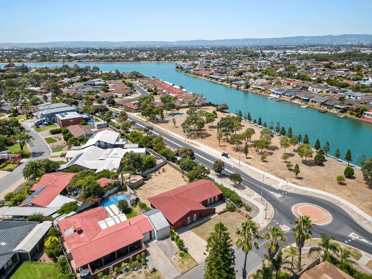 2 Greenfield Crescent, WEST LAKES SHORE, SA 5020