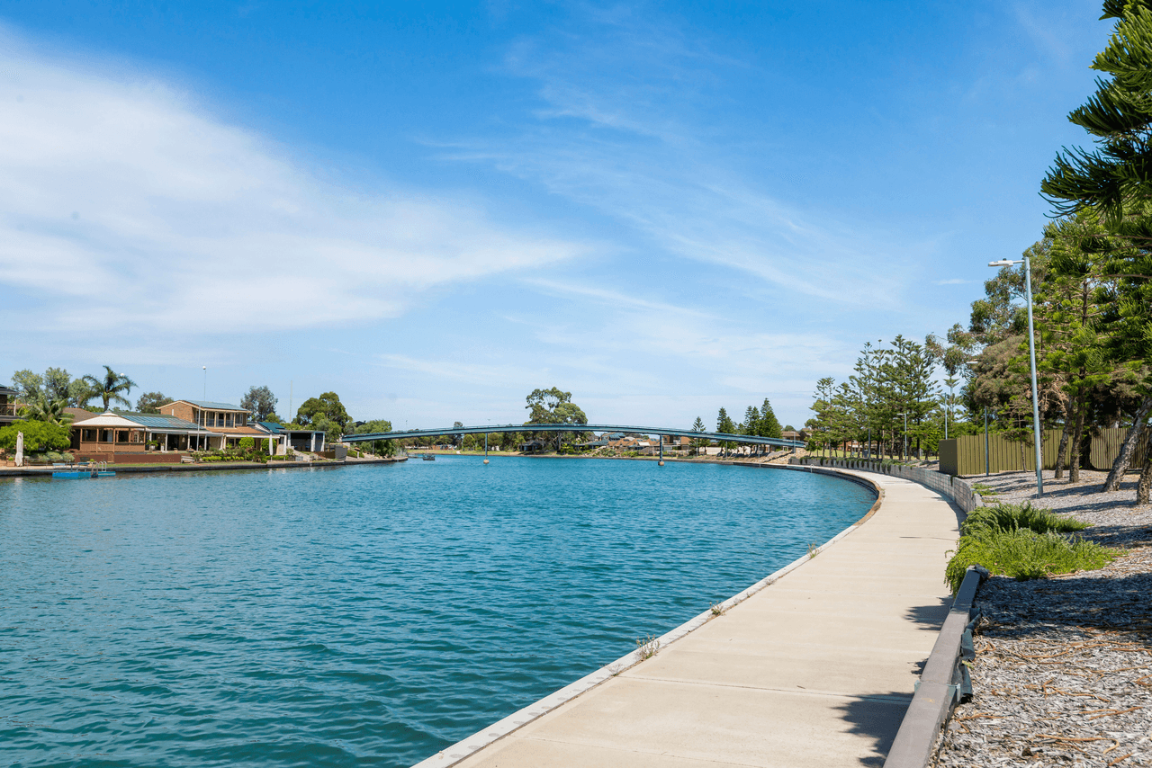 2 Greenfield Crescent, WEST LAKES SHORE, SA 5020