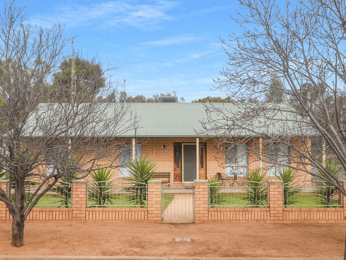 142 Larmer Street, NARRANDERA, NSW 2700