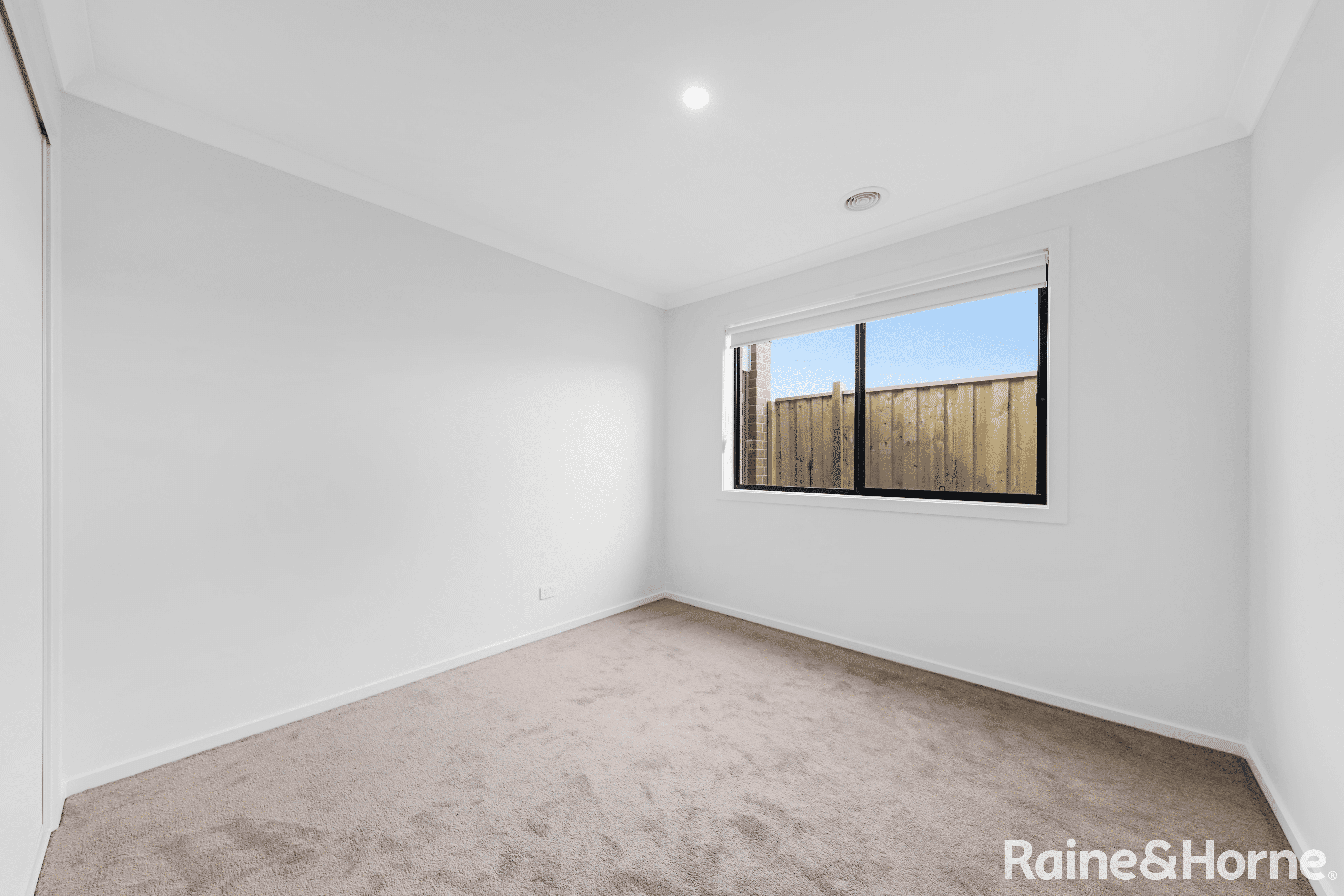 27 Flag Boulevard, TARNEIT, VIC 3029