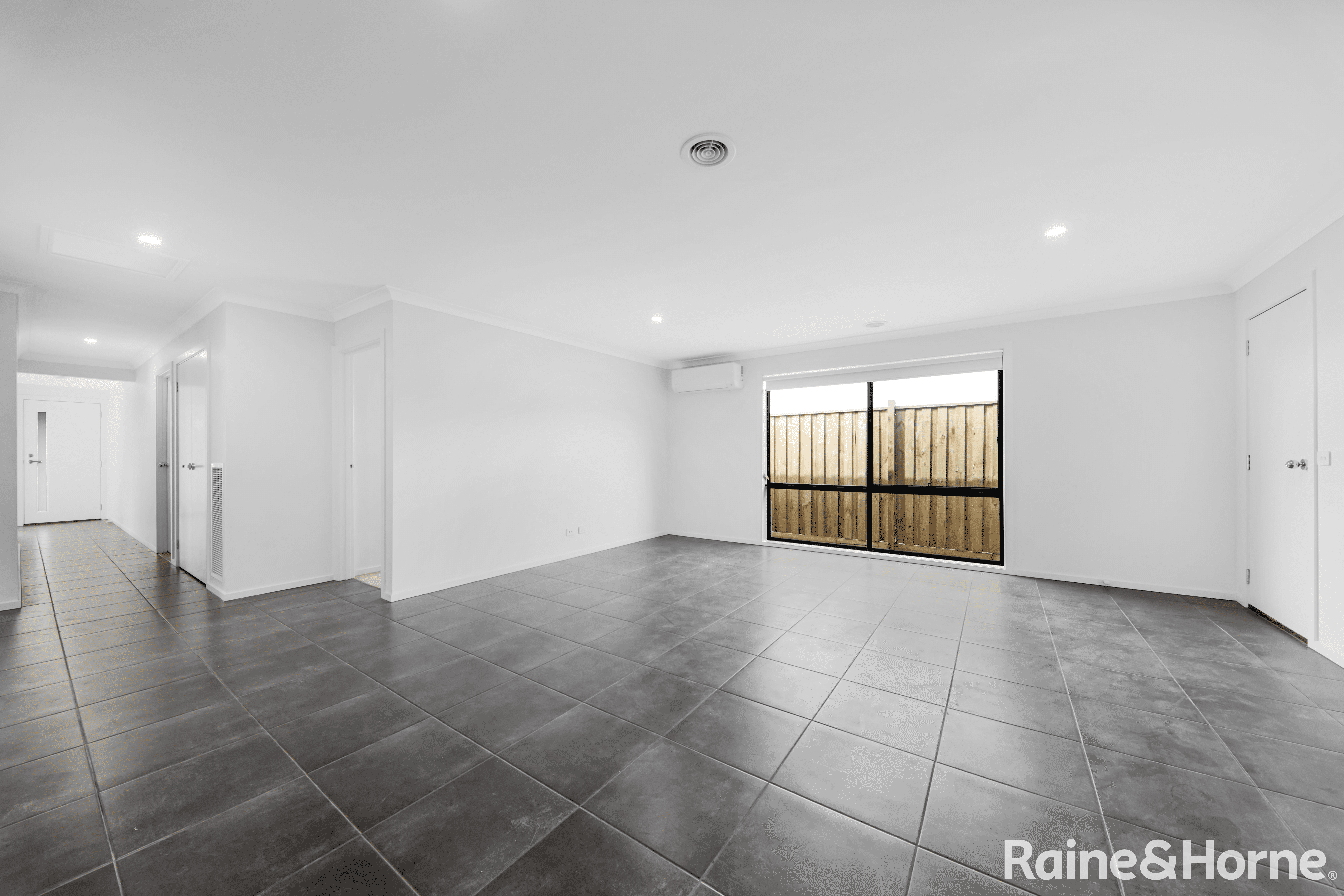 27 Flag Boulevard, TARNEIT, VIC 3029