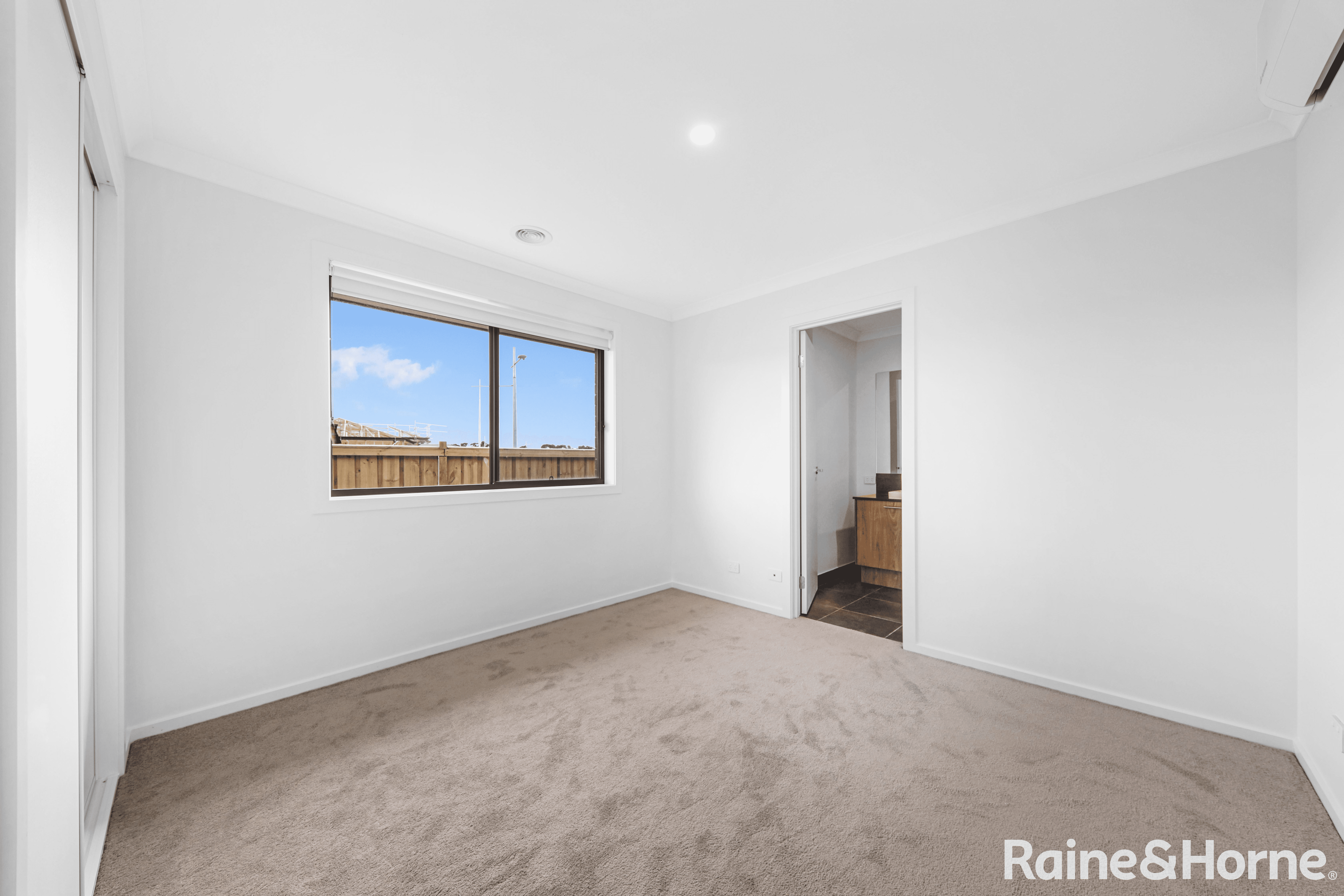 27 Flag Boulevard, TARNEIT, VIC 3029