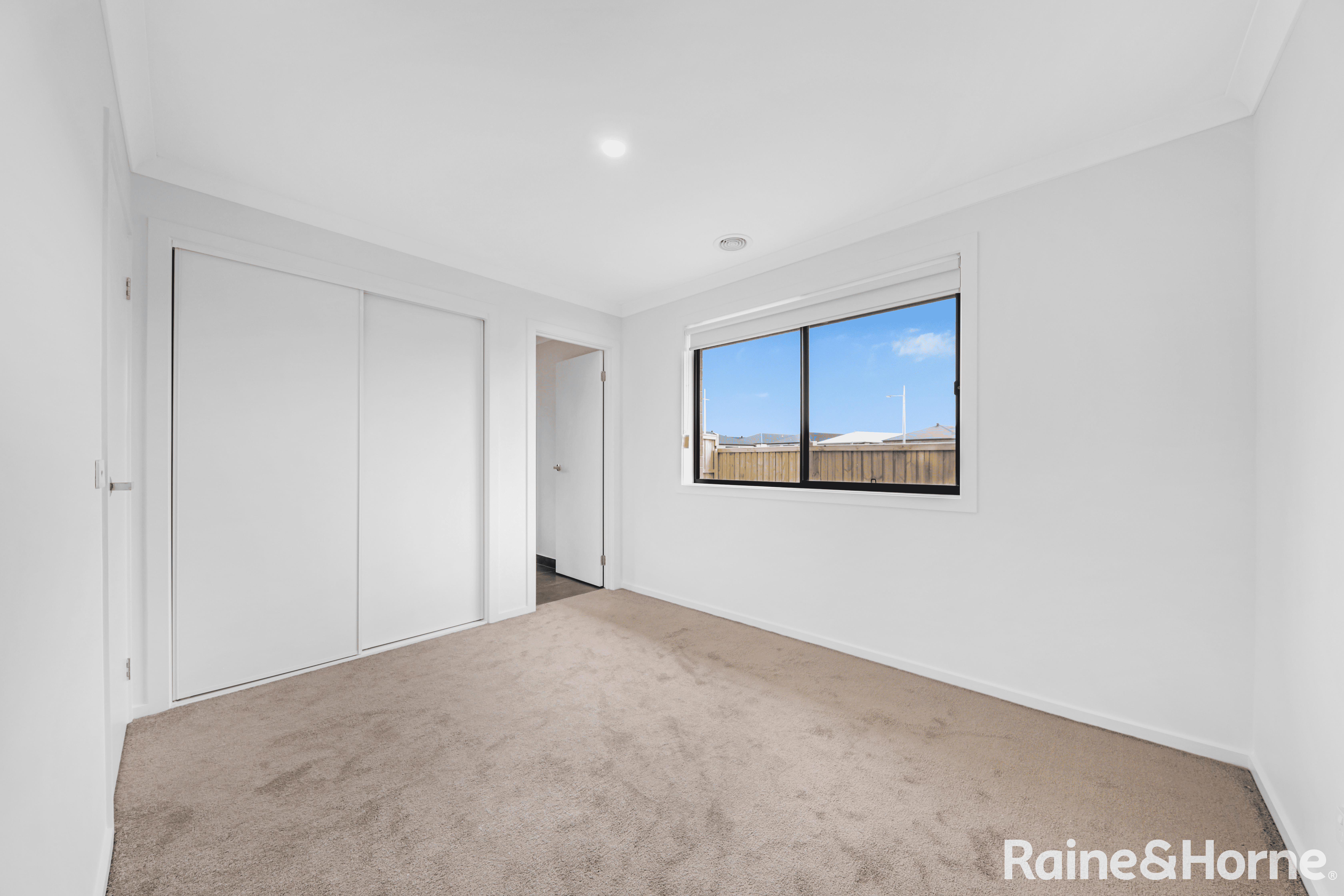 27 Flag Boulevard, TARNEIT, VIC 3029