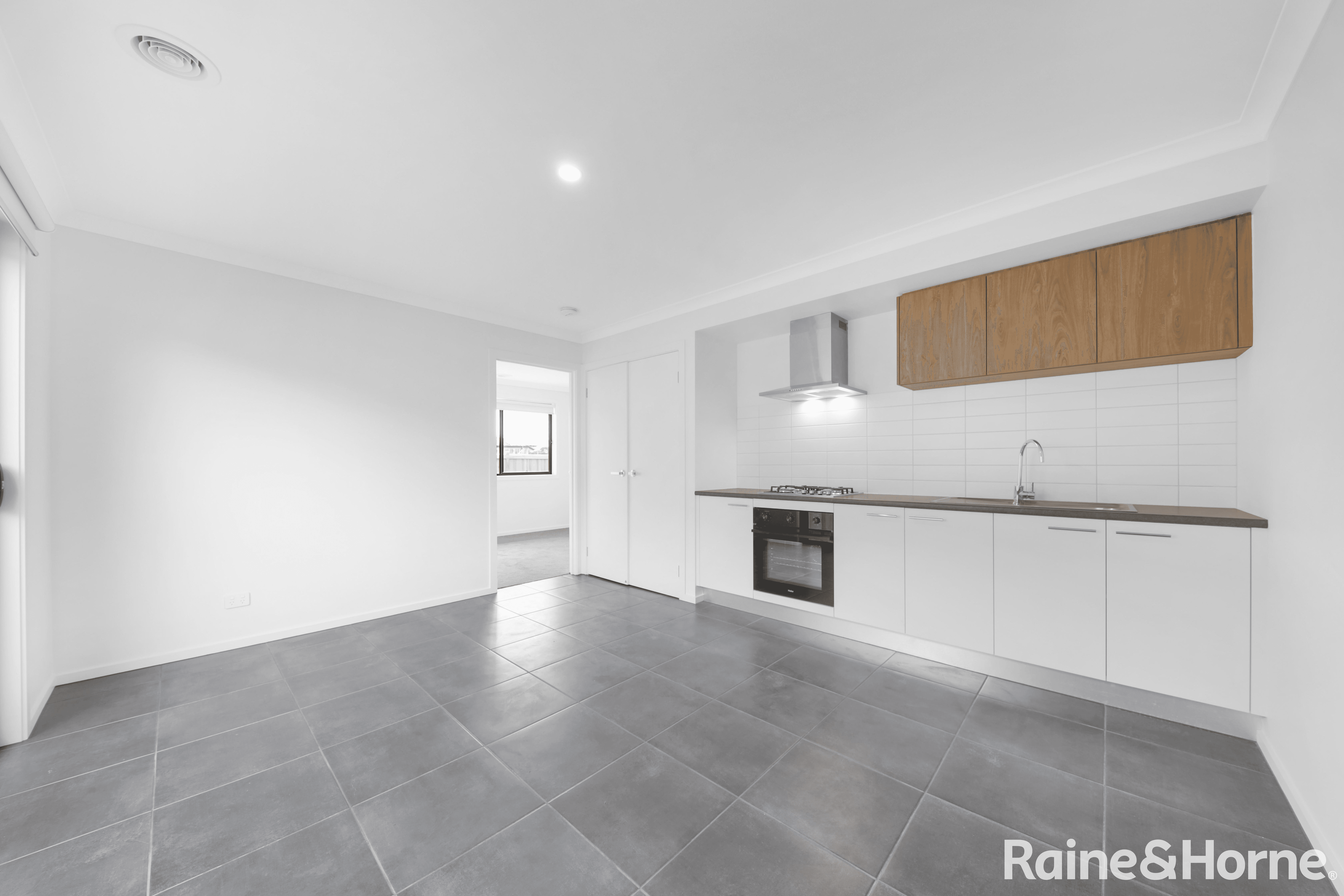 27 Flag Boulevard, TARNEIT, VIC 3029