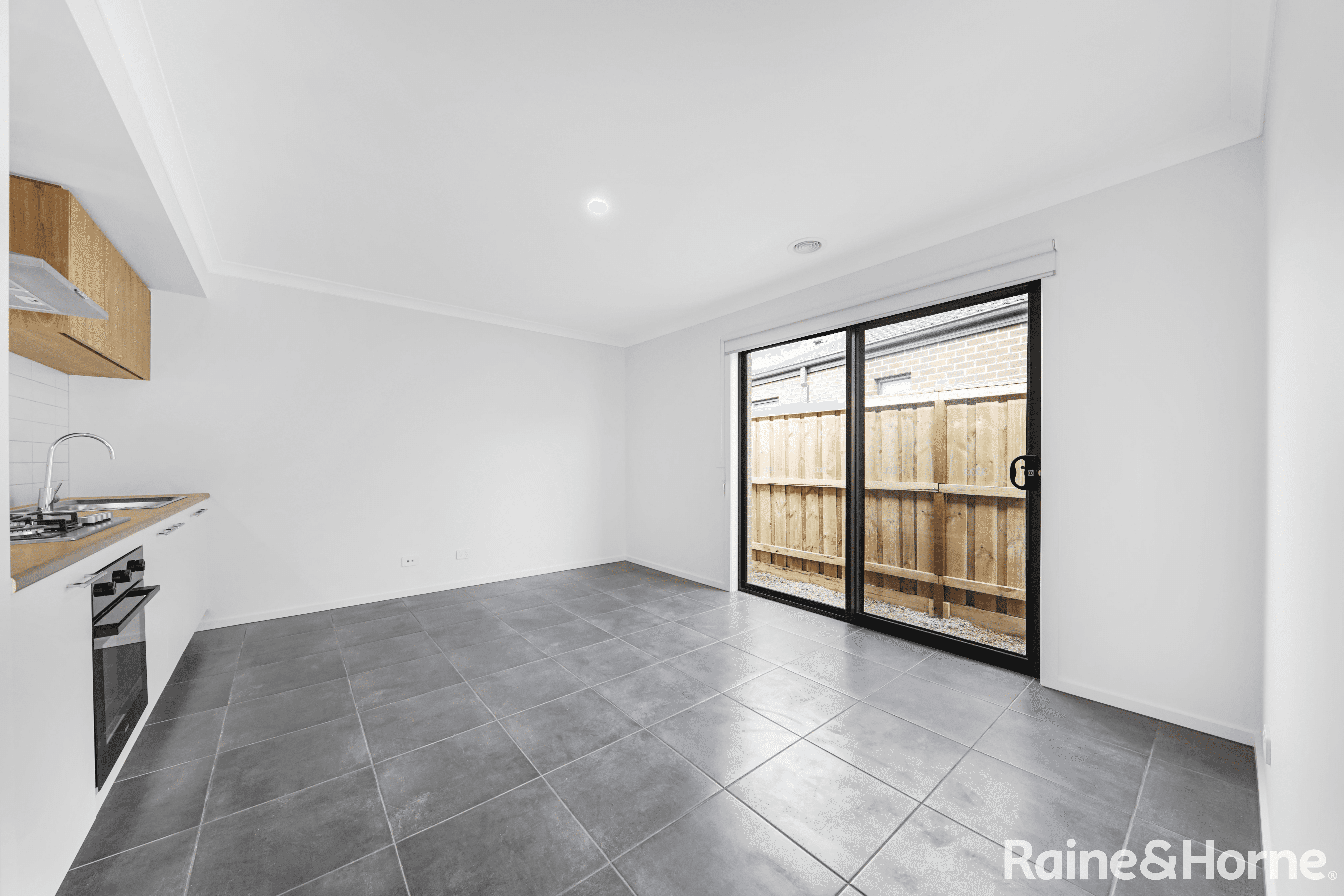 27 Flag Boulevard, TARNEIT, VIC 3029