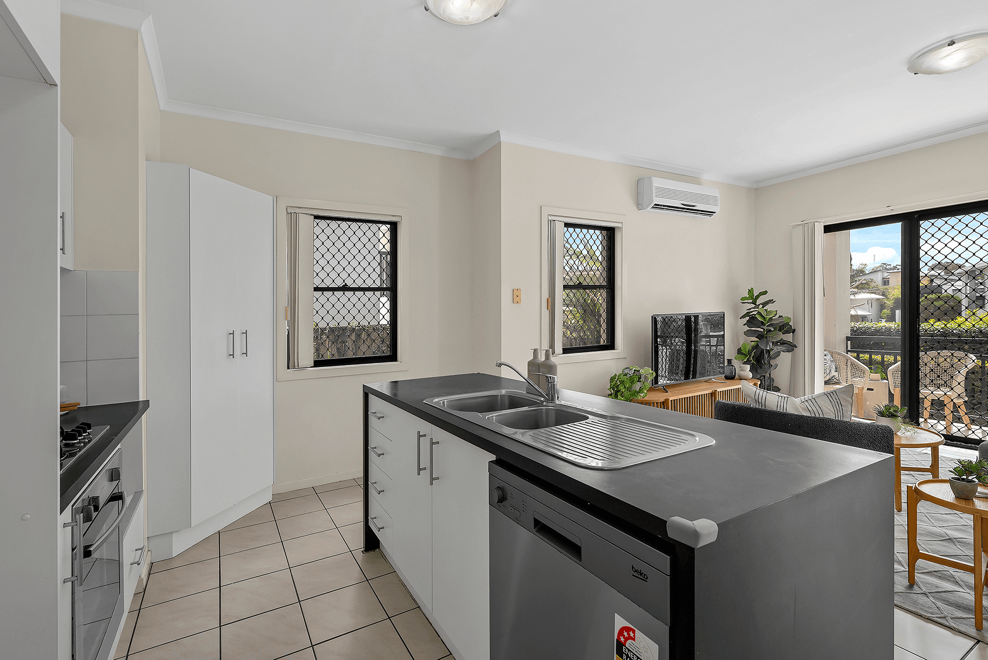 1/77 Depper Street, ST LUCIA, QLD 4067