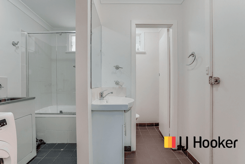 2 College Rd, CAMPBELLTOWN, NSW 2560