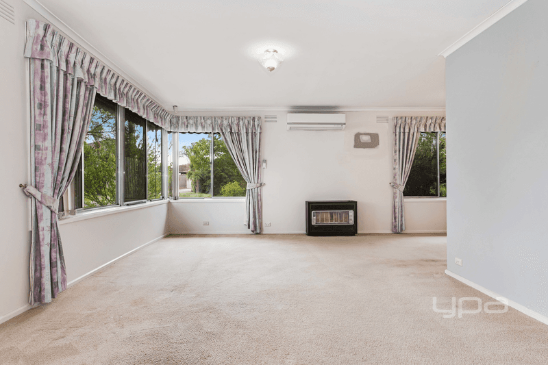 5 Barrington Crescent, Gladstone Park, VIC 3043