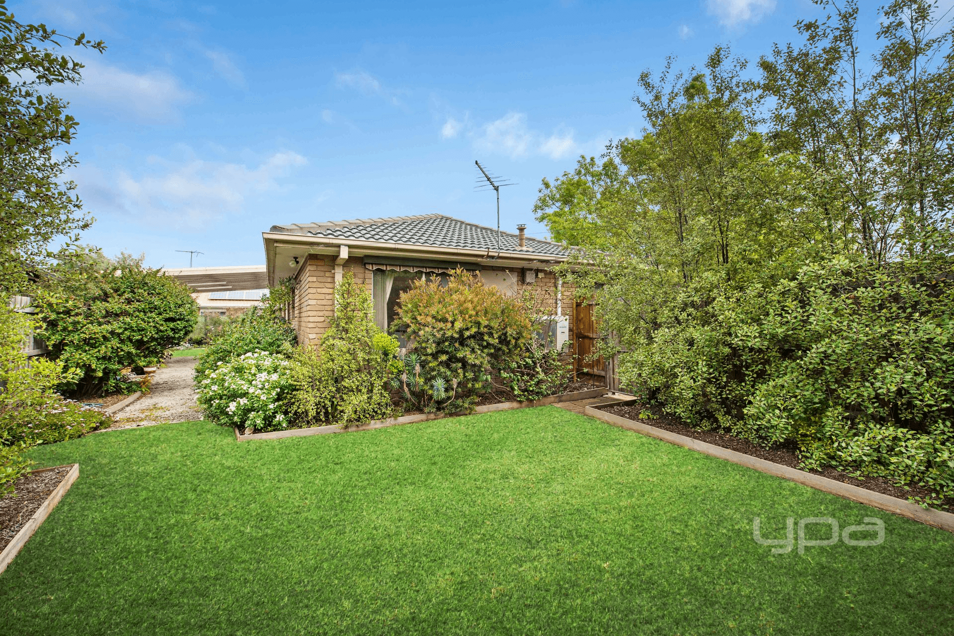 5 Barrington Crescent, Gladstone Park, VIC 3043