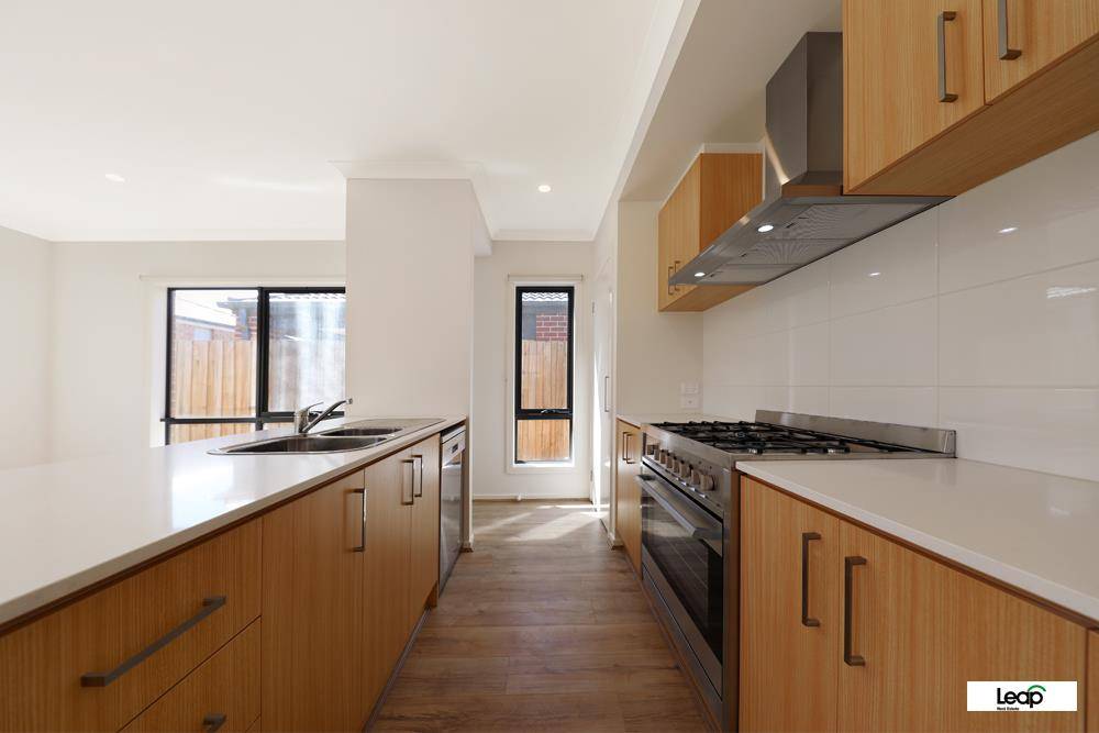 27 Vecchio Parkway, Wallan, VIC 3756