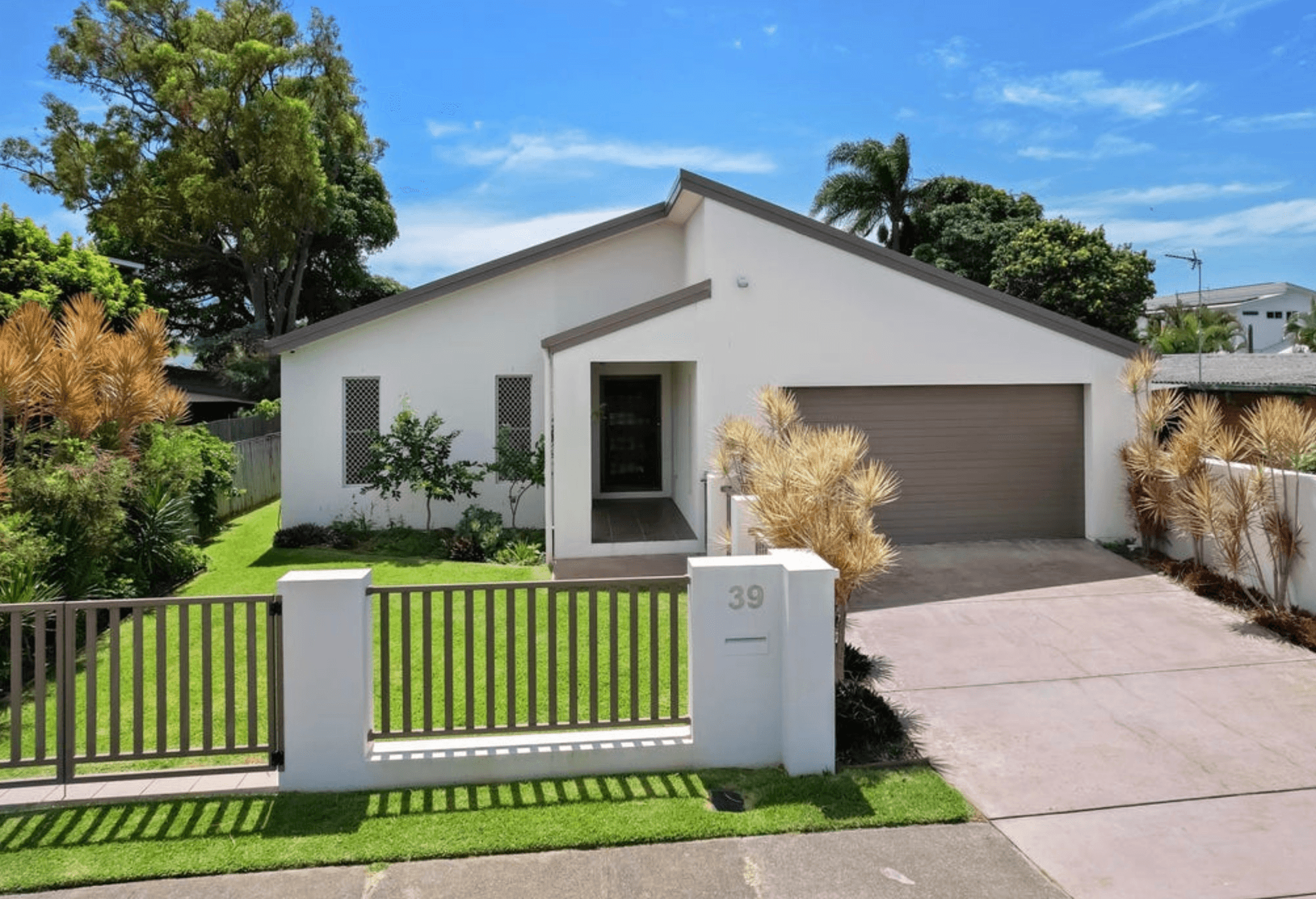 39 Ocean Street, Runaway Bay, QLD 4216