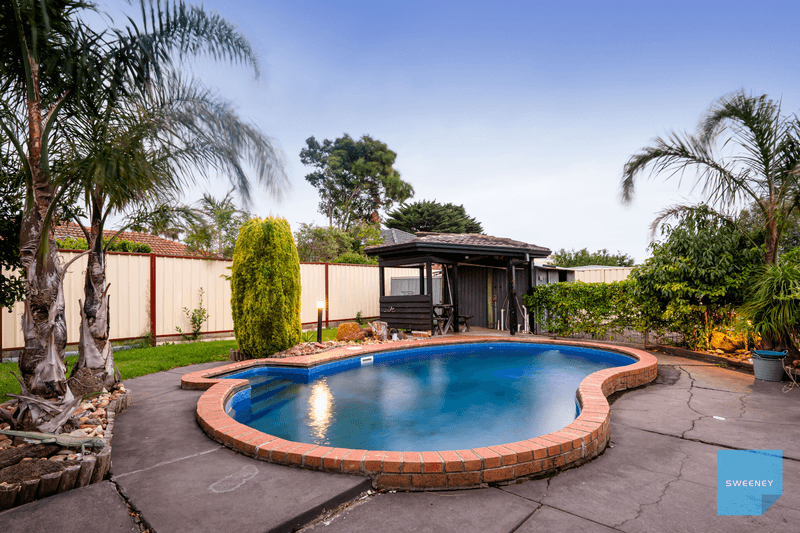 10 Chester Crescent, DEER PARK, VIC 3023