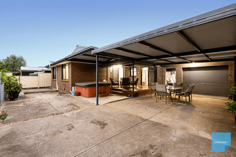 10 Chester Crescent, DEER PARK, VIC 3023