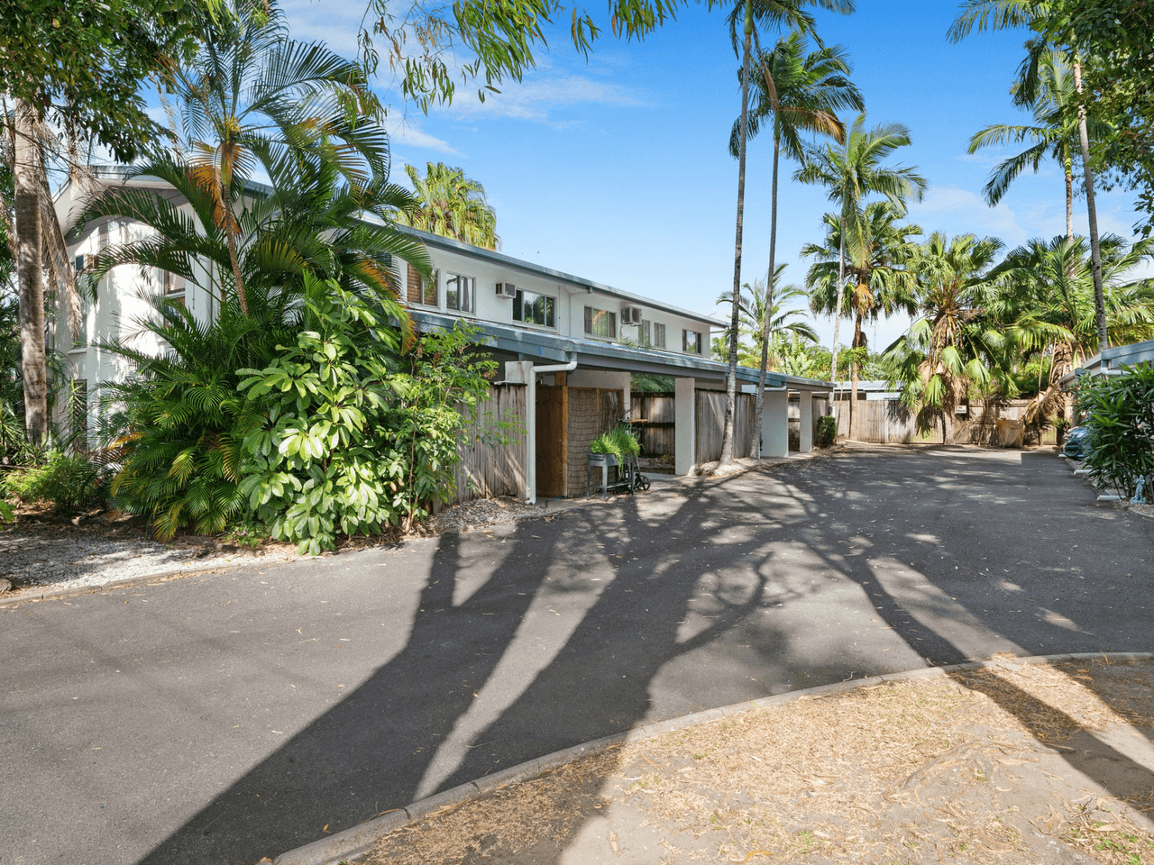 2/21 Bouganvillea Street, HOLLOWAYS BEACH, QLD 4878