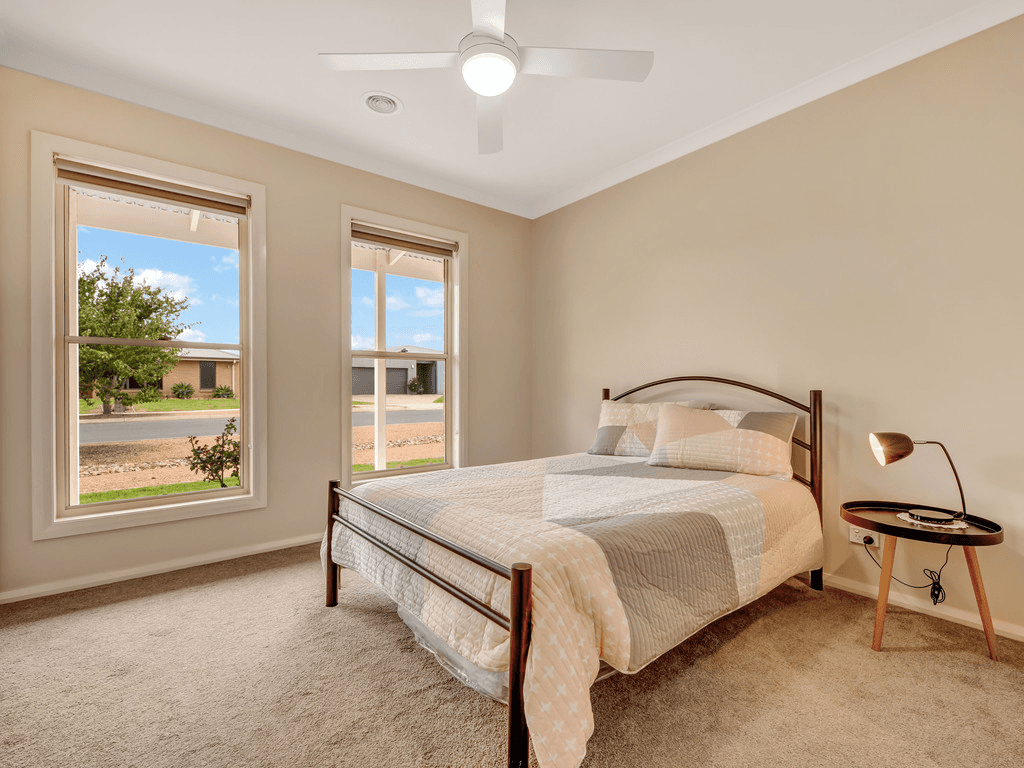 24 Fiona Drive, YARRAWONGA, VIC 3730