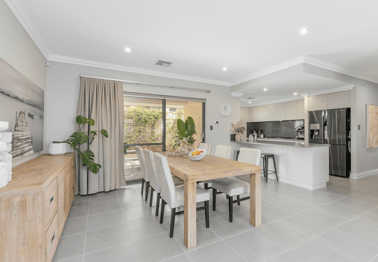 10 Munert Street, YANCHEP, WA 6035