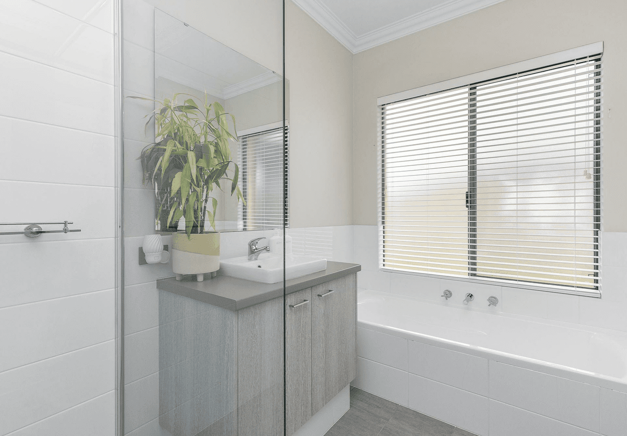 10 Munert Street, YANCHEP, WA 6035