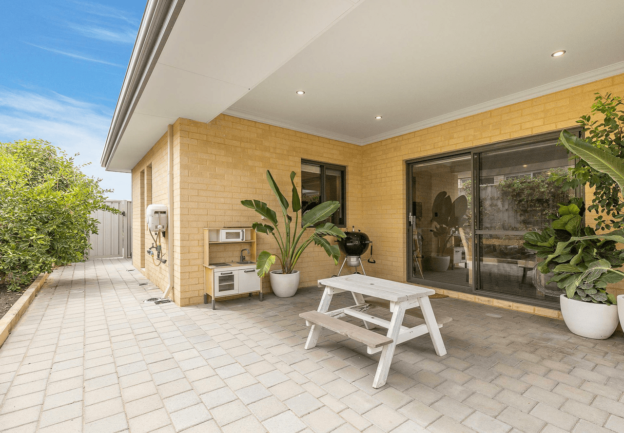 10 Munert Street, YANCHEP, WA 6035