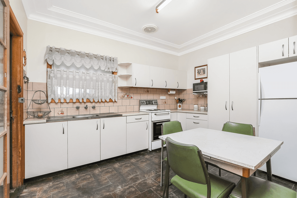 7 Taloma Street, PICNIC POINT, NSW 2213