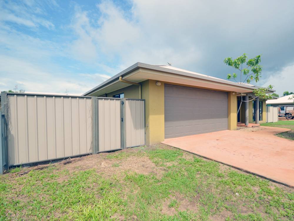 3 Sunbird Ct, Rocky Point, QLD 4874
