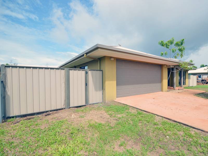 3 Sunbird Ct, Rocky Point, QLD 4874