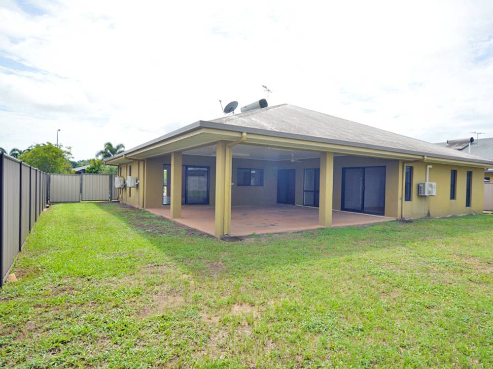 3 Sunbird Ct, Rocky Point, QLD 4874