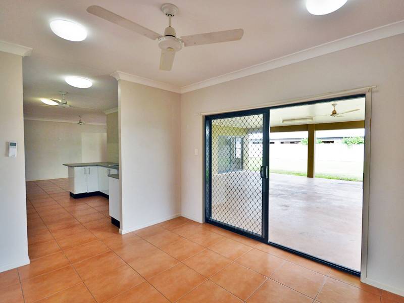 3 Sunbird Ct, Rocky Point, QLD 4874