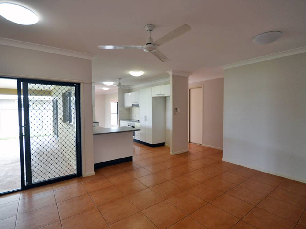 3 Sunbird Ct, Rocky Point, QLD 4874