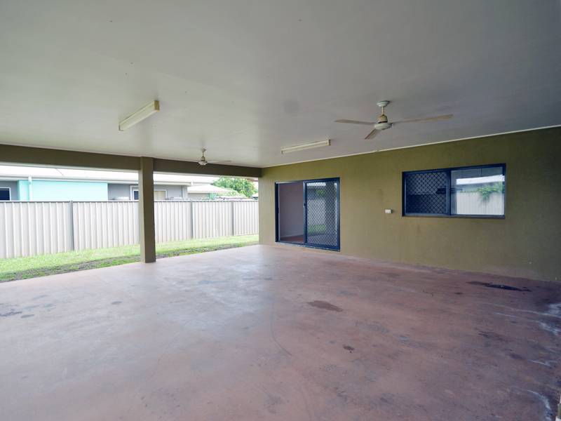 3 Sunbird Ct, Rocky Point, QLD 4874