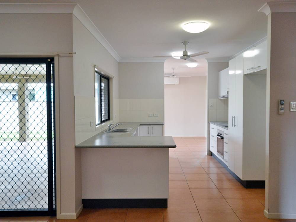 3 Sunbird Ct, Rocky Point, QLD 4874