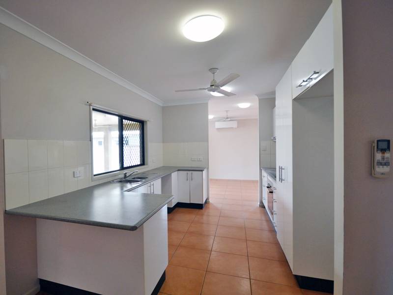 3 Sunbird Ct, Rocky Point, QLD 4874