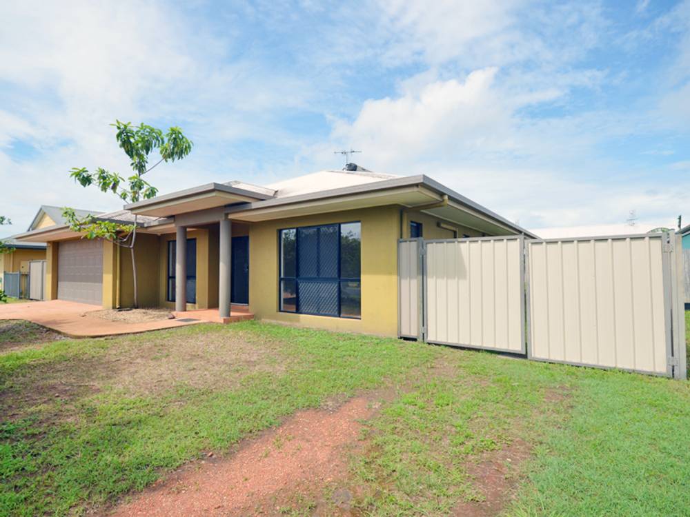 3 Sunbird Ct, Rocky Point, QLD 4874