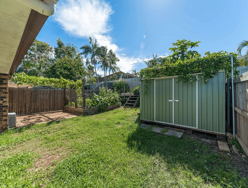 1/204 Olsen Avenue, ARUNDEL, QLD 4214