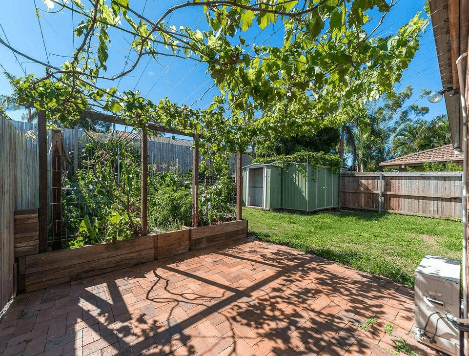 1/204 Olsen Avenue, ARUNDEL, QLD 4214