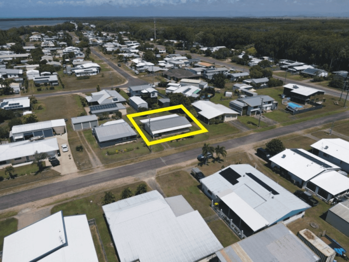 8 Herring Street, Taylors Beach, QLD 4850