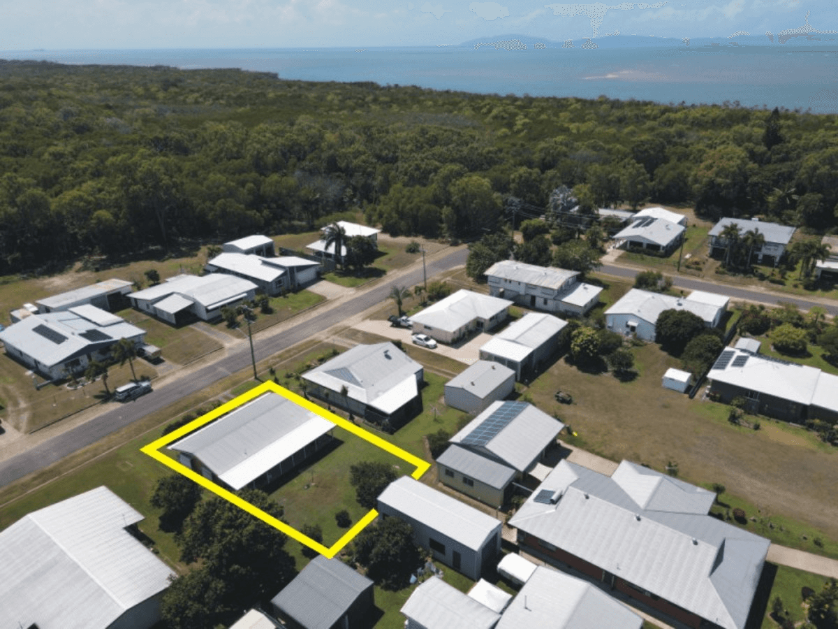 8 Herring Street, Taylors Beach, QLD 4850