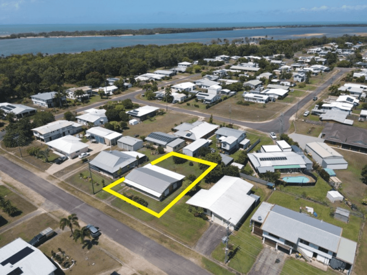 8 Herring Street, Taylors Beach, QLD 4850