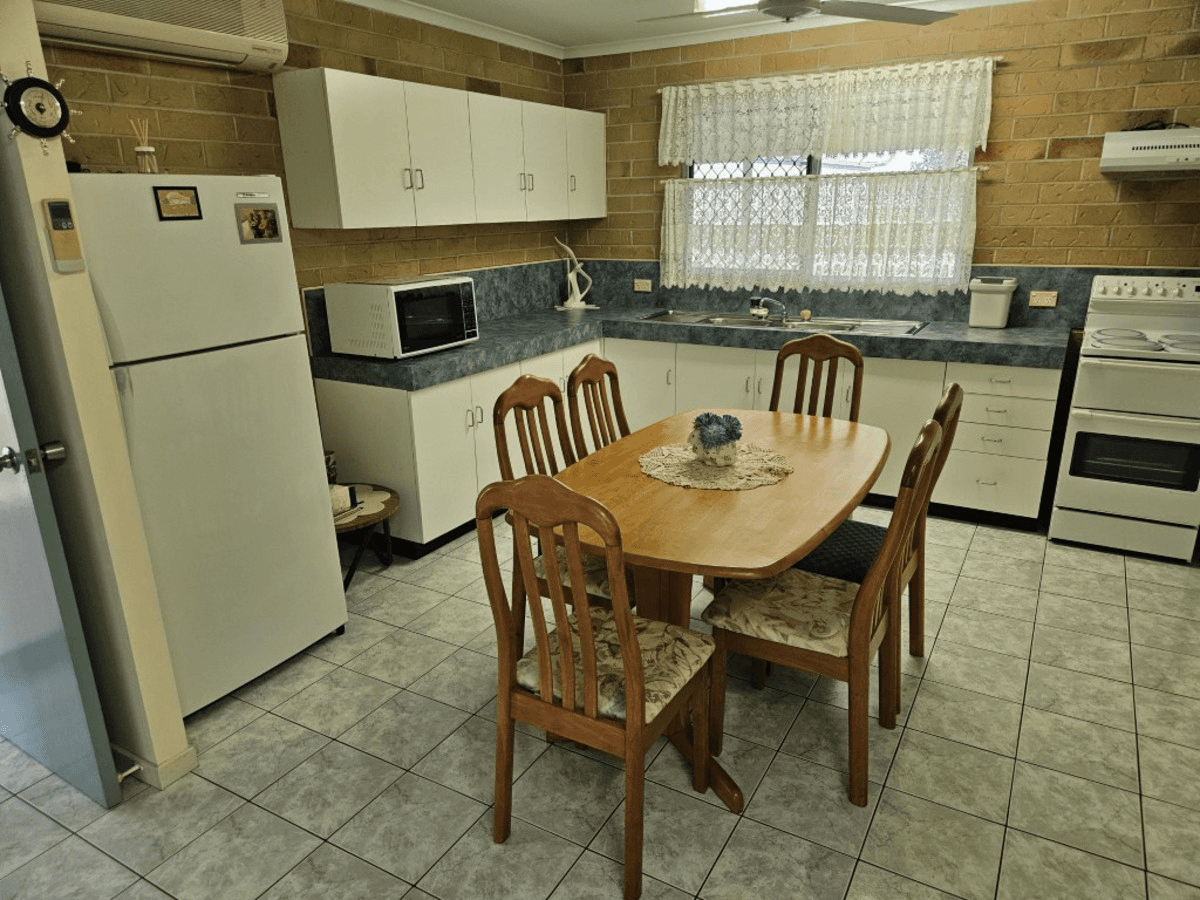 8 Herring Street, Taylors Beach, QLD 4850