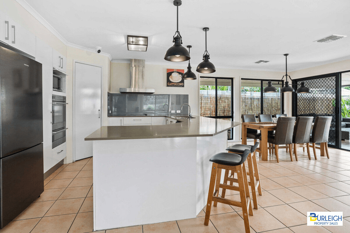 8 Tobago Court, Burleigh Waters, QLD 4220