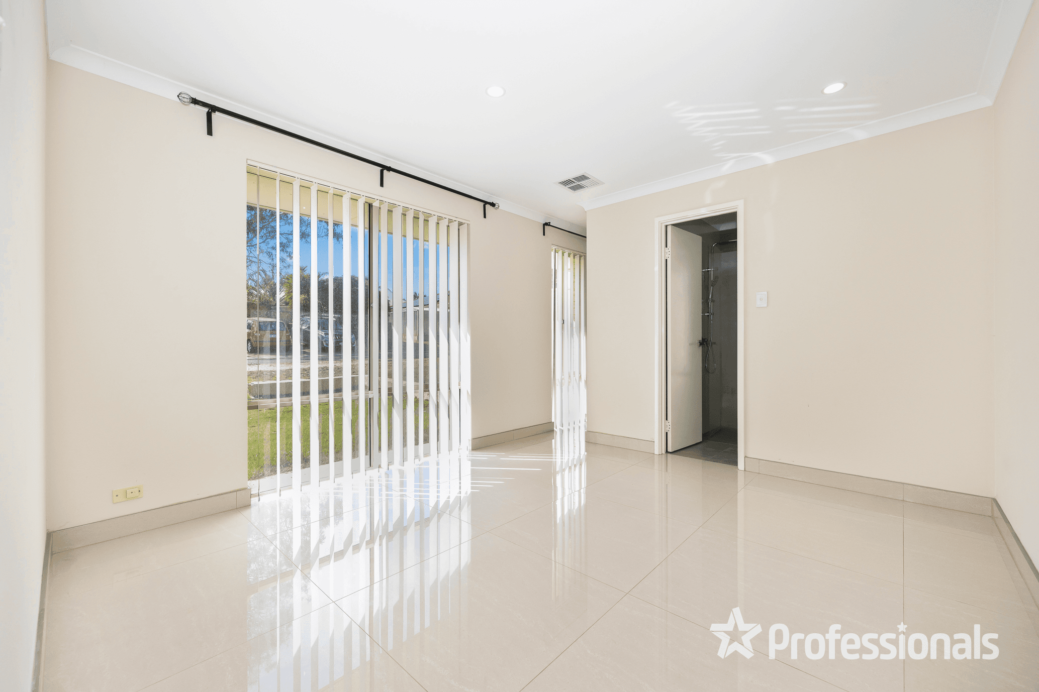 3 Pleasant Mews, MARANGAROO, WA 6064