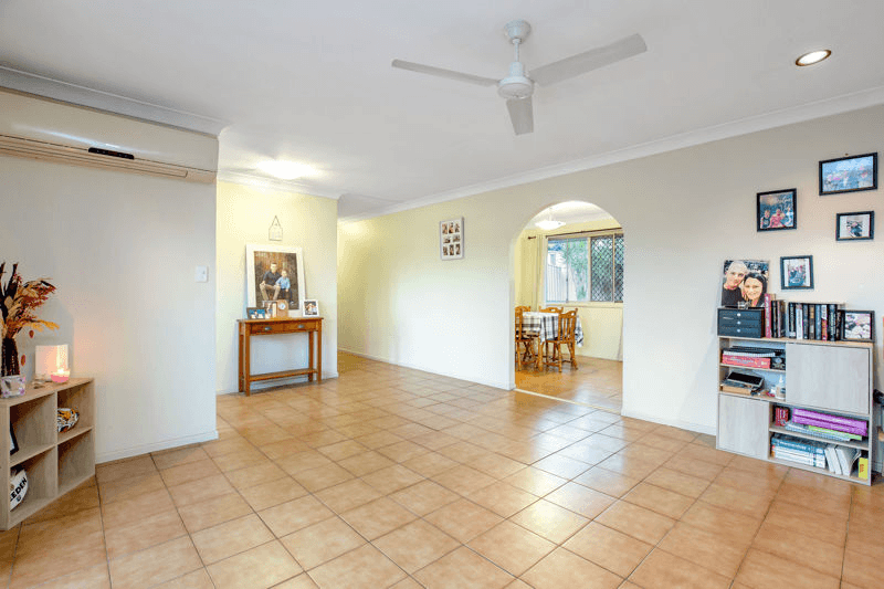 5 Belinda Crescent, SPRINGWOOD, QLD 4127