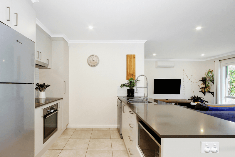 5/2 Ken Tribe Street, COOMBS, ACT 2611