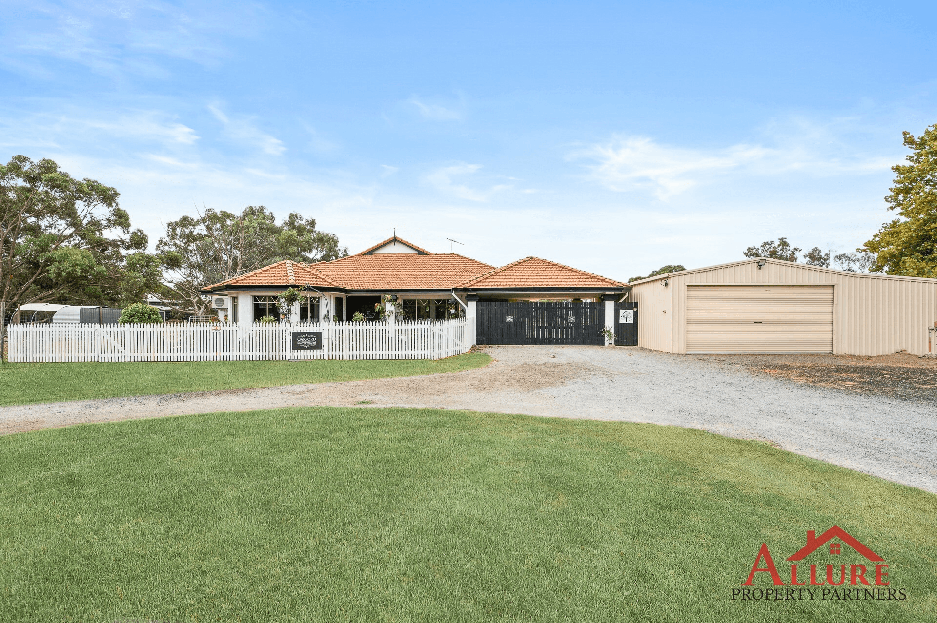 28 Country Dr, Oakford, WA 6121