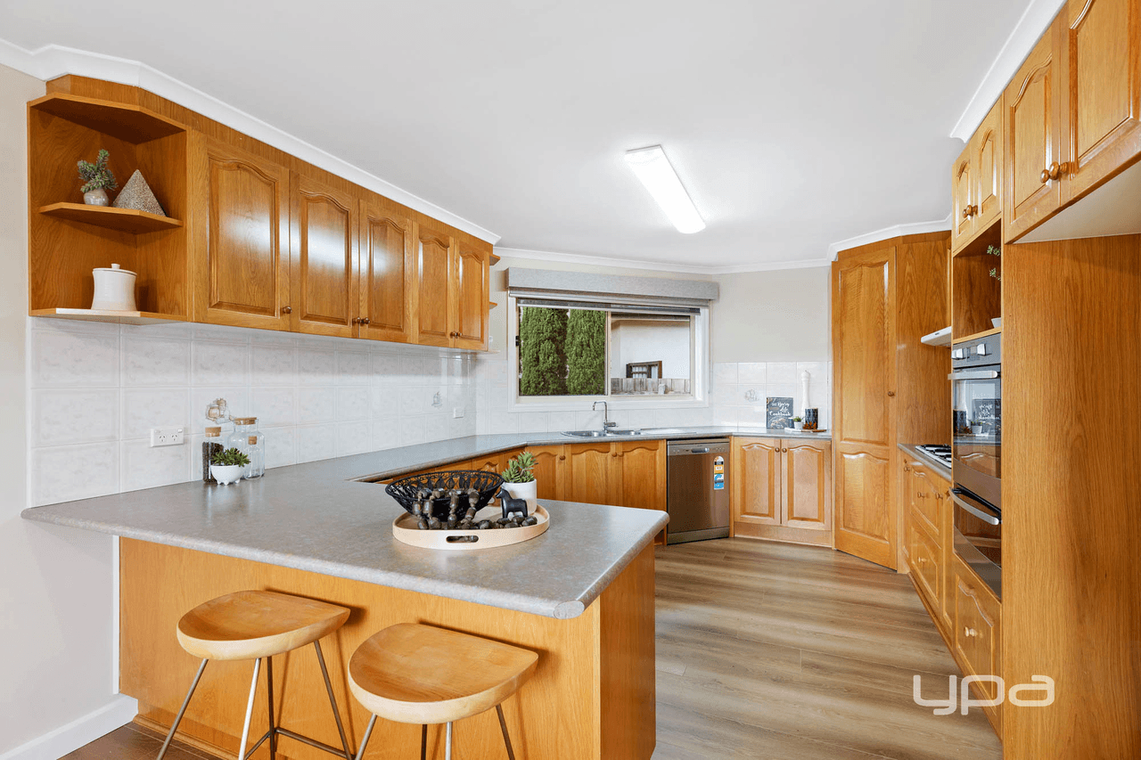 15 Tormorvey Avenue, HILLSIDE, VIC 3037