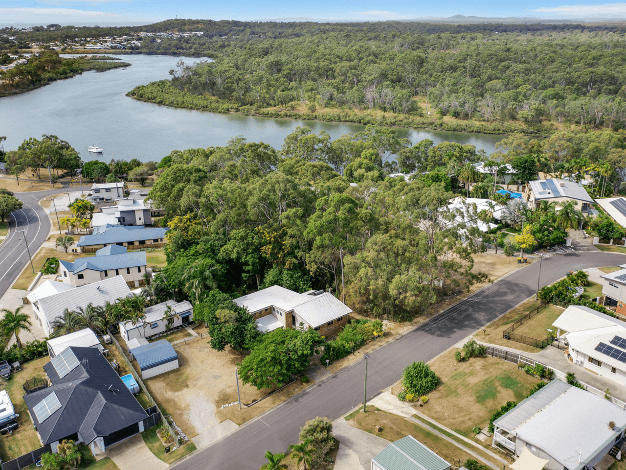 3 Alpine Avenue, BOYNE ISLAND, QLD 4680