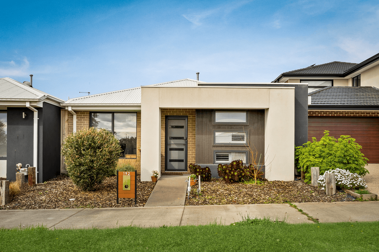 192 Wheelers Park Drive, CRANBOURNE NORTH, VIC 3977