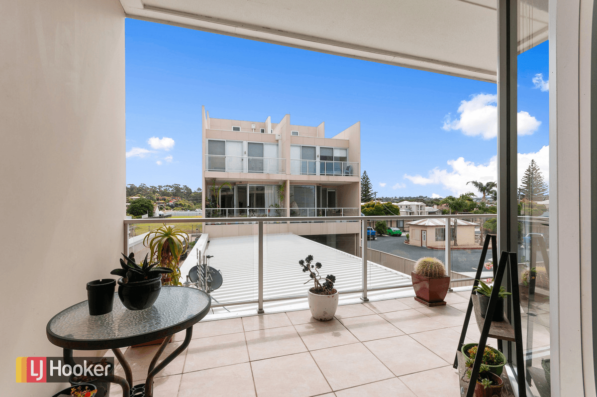 1/247 Esplanade, LAKES ENTRANCE, VIC 3909